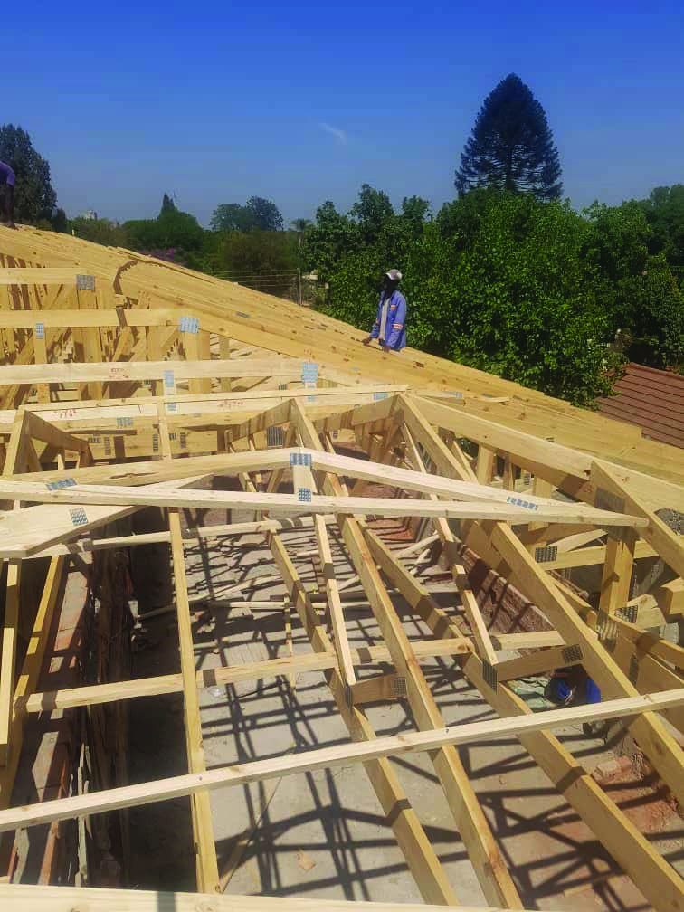 Avondale office block roof trussing in progress